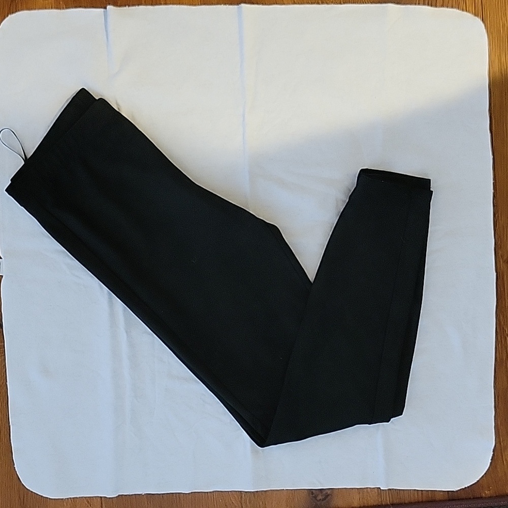 NWT! Black faux suede Natori leggings size M
